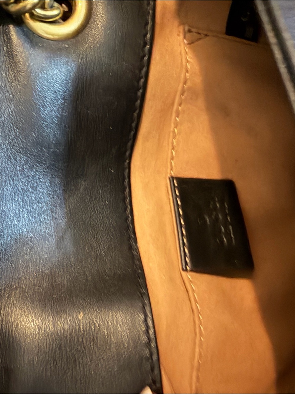 FAUX Gucci Marmont Matelassé Leather Shoulder Bag in Black - Picture 4 of 5